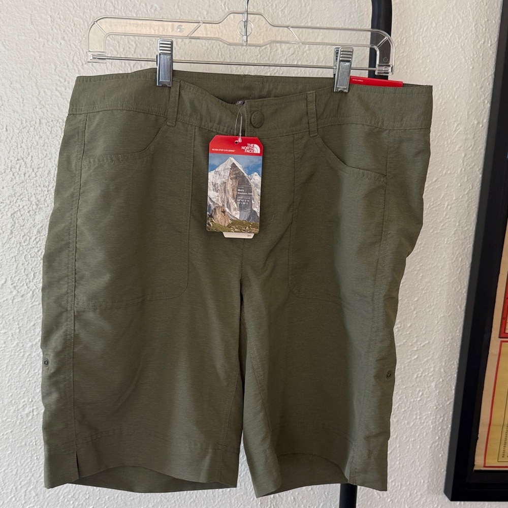 The North Face Women's Forest Green Cargo Shorts 10 NwT